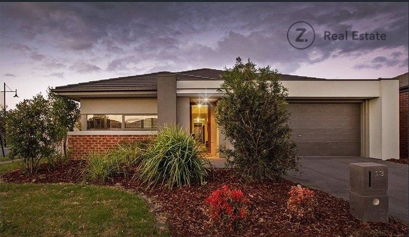 3 bedrooms House in 13 Central Avenue PAKENHAM VIC, 3810