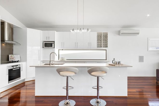 151 Macrossan Avenue, NORMAN PARK QLD 4170 - Image 4