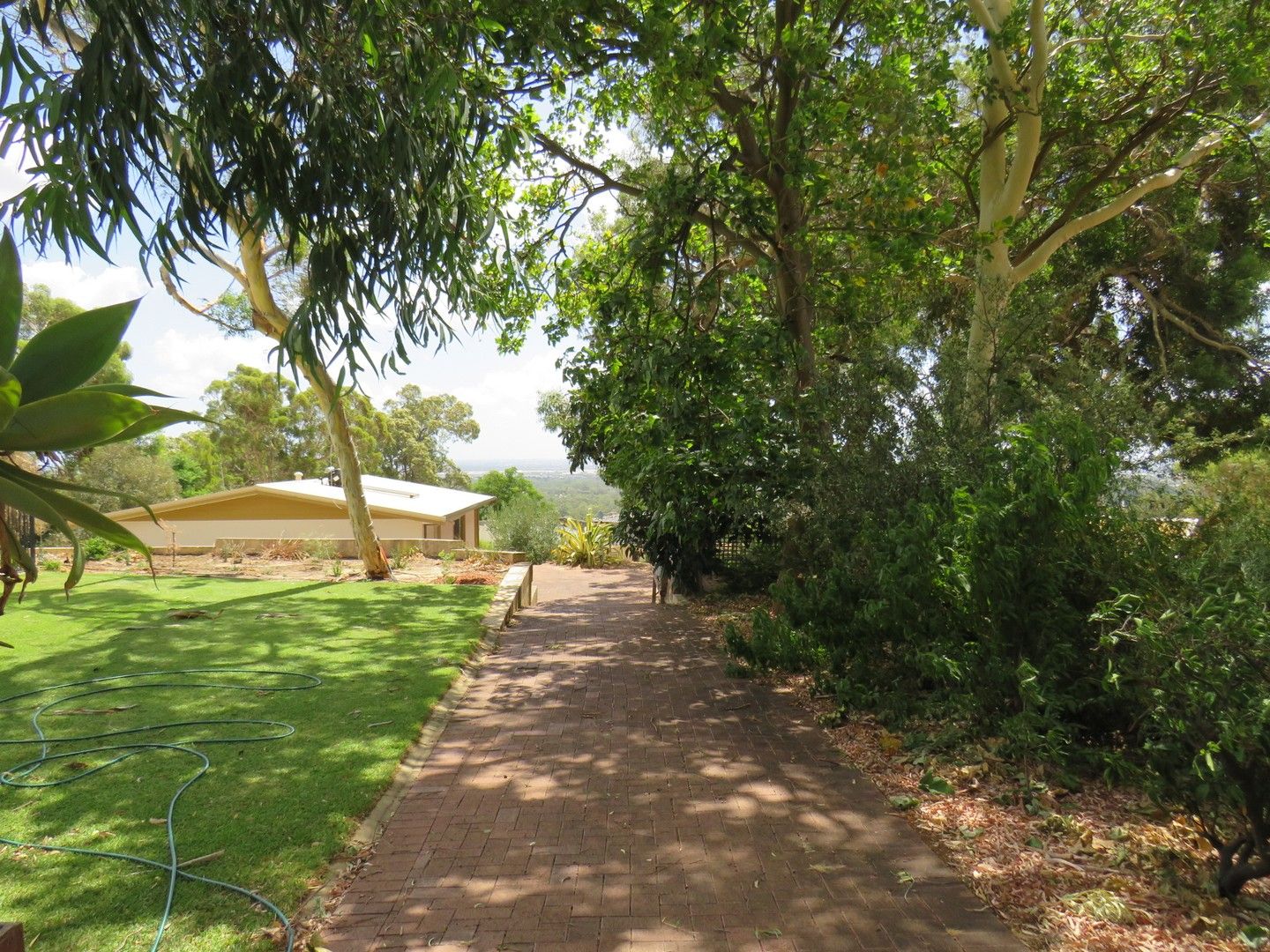 1 bedrooms Studio in 13 Brie Brie Crescent KALAMUNDA WA, 6076