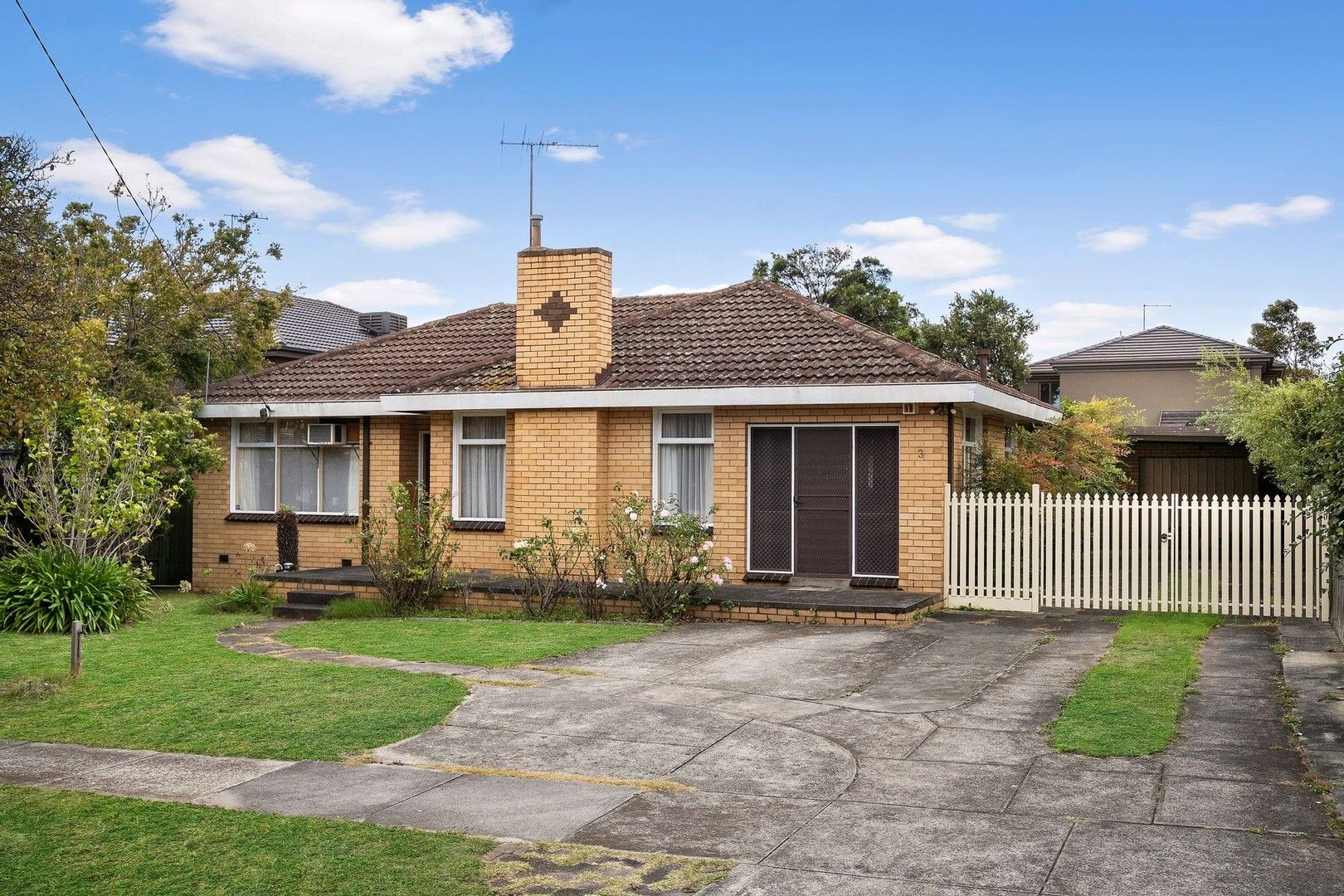 3 bedrooms House in 3 Kalonga Court GLEN WAVERLEY VIC, 3150