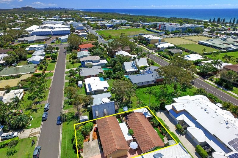 1 & 2/4 Seabreeze Avenue, Coolum Beach QLD 4573, Image 2