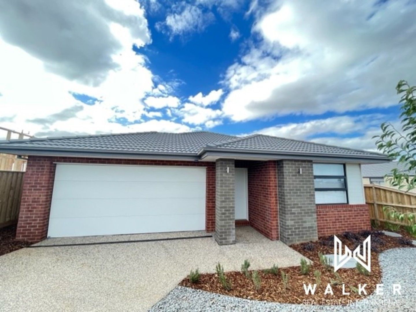 4 bedrooms House in 3 Fuchsia Drive ROCKBANK VIC, 3335