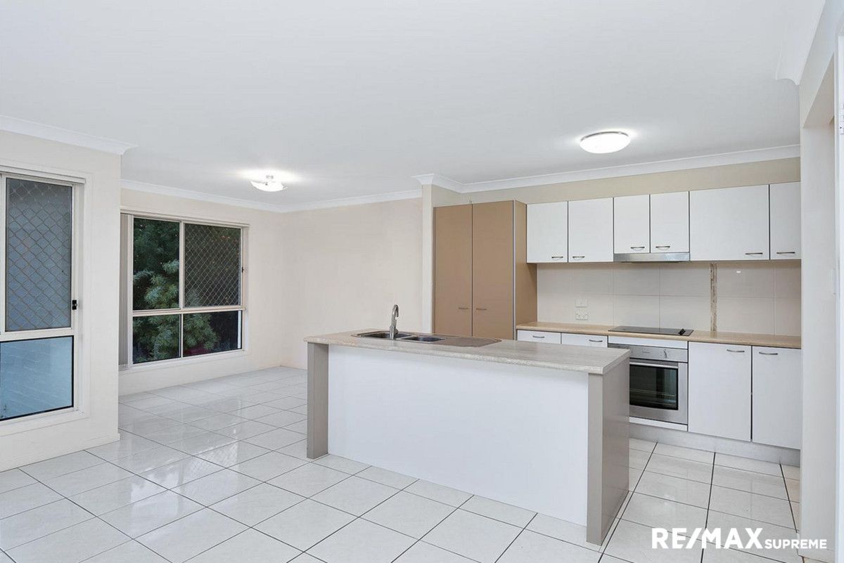 4 bedrooms House in 4 Tamsin Court REGENTS PARK QLD, 4118