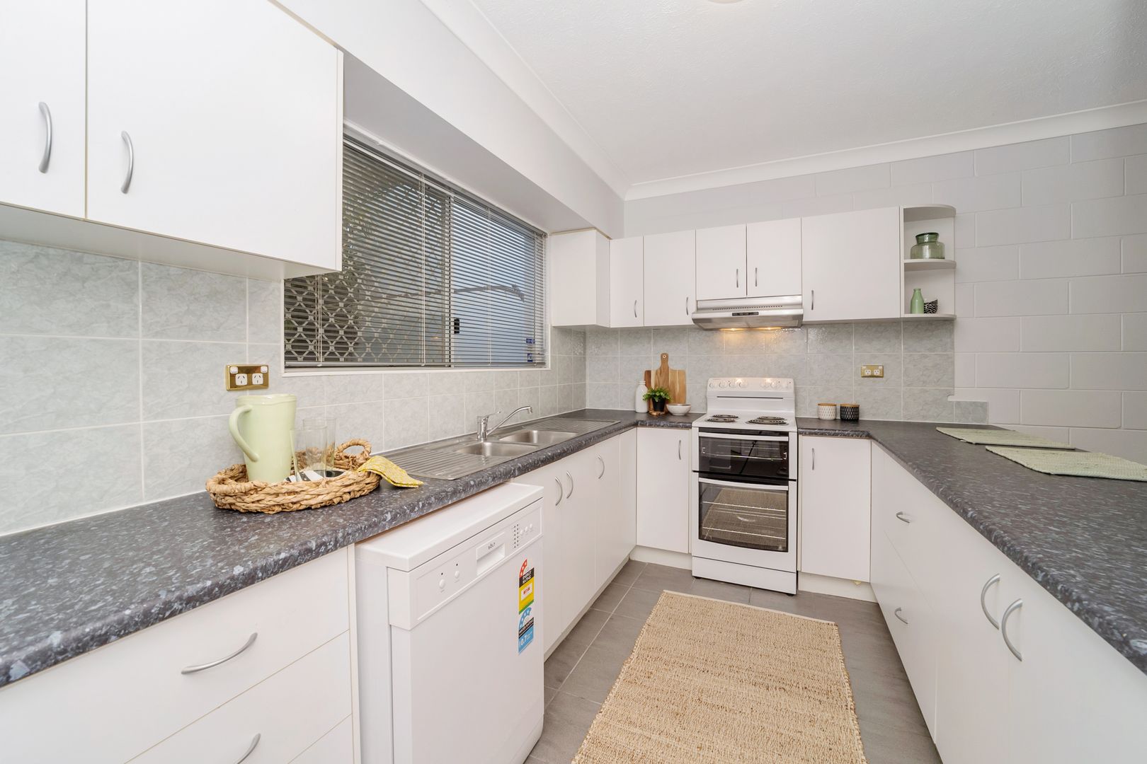 2/19 Second Avenue, Railway Estate QLD 4810, Image 2