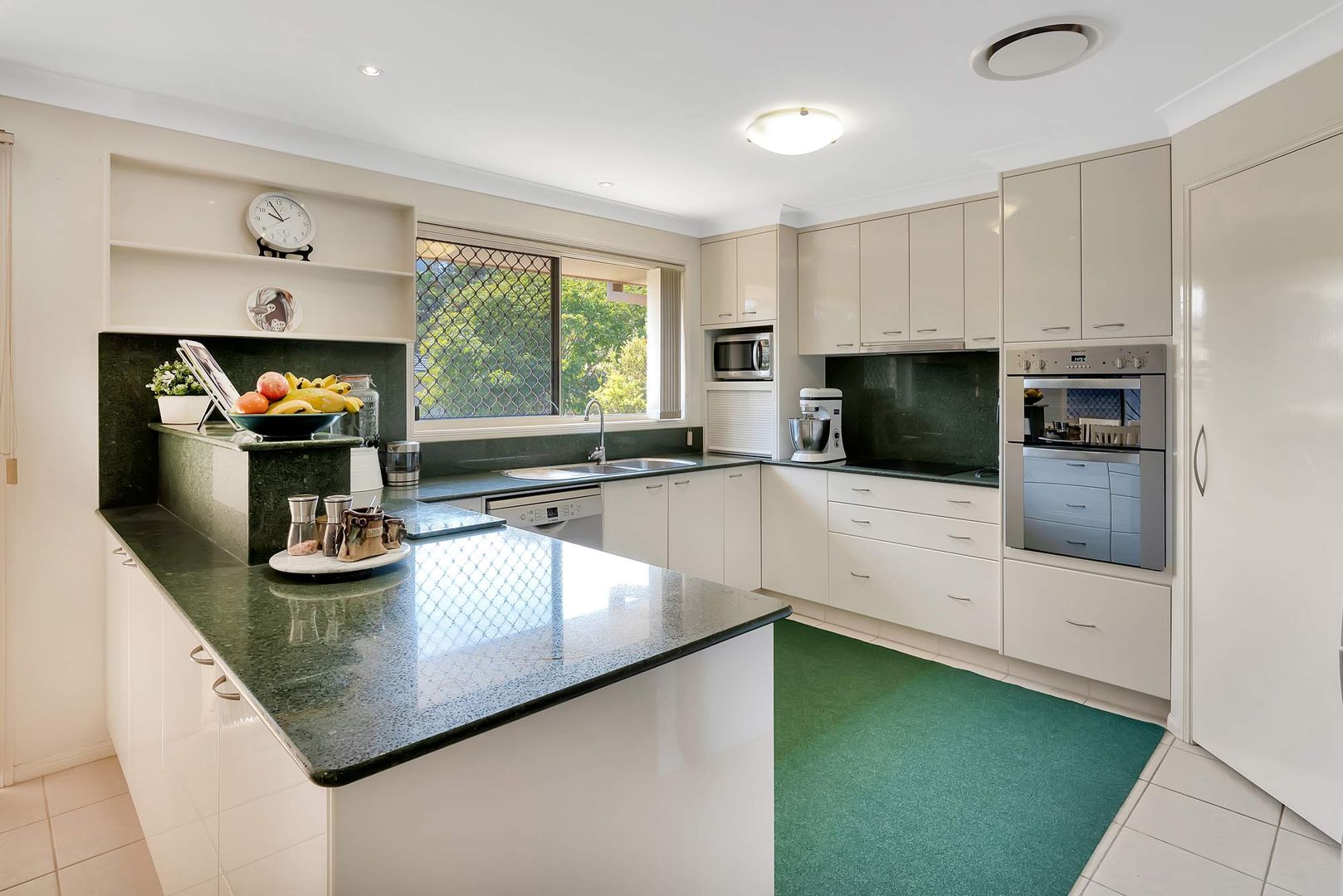 33 Cowell Drive, Burleigh Heads QLD 4220, Image 1