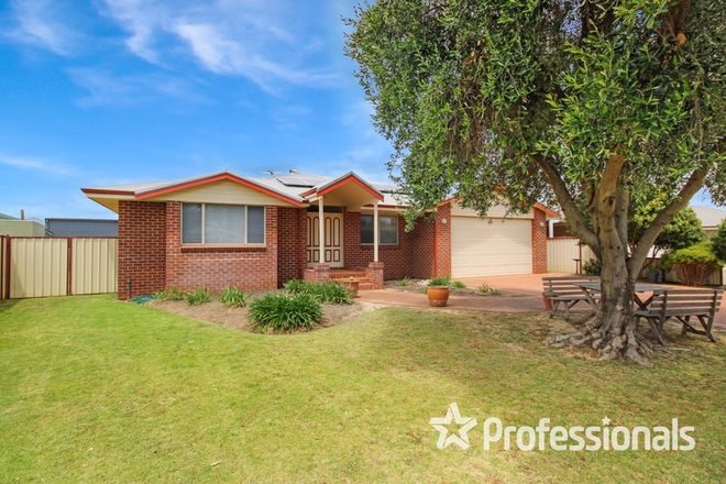 Picture of 10 Hedges Place, BUREKUP WA 6227