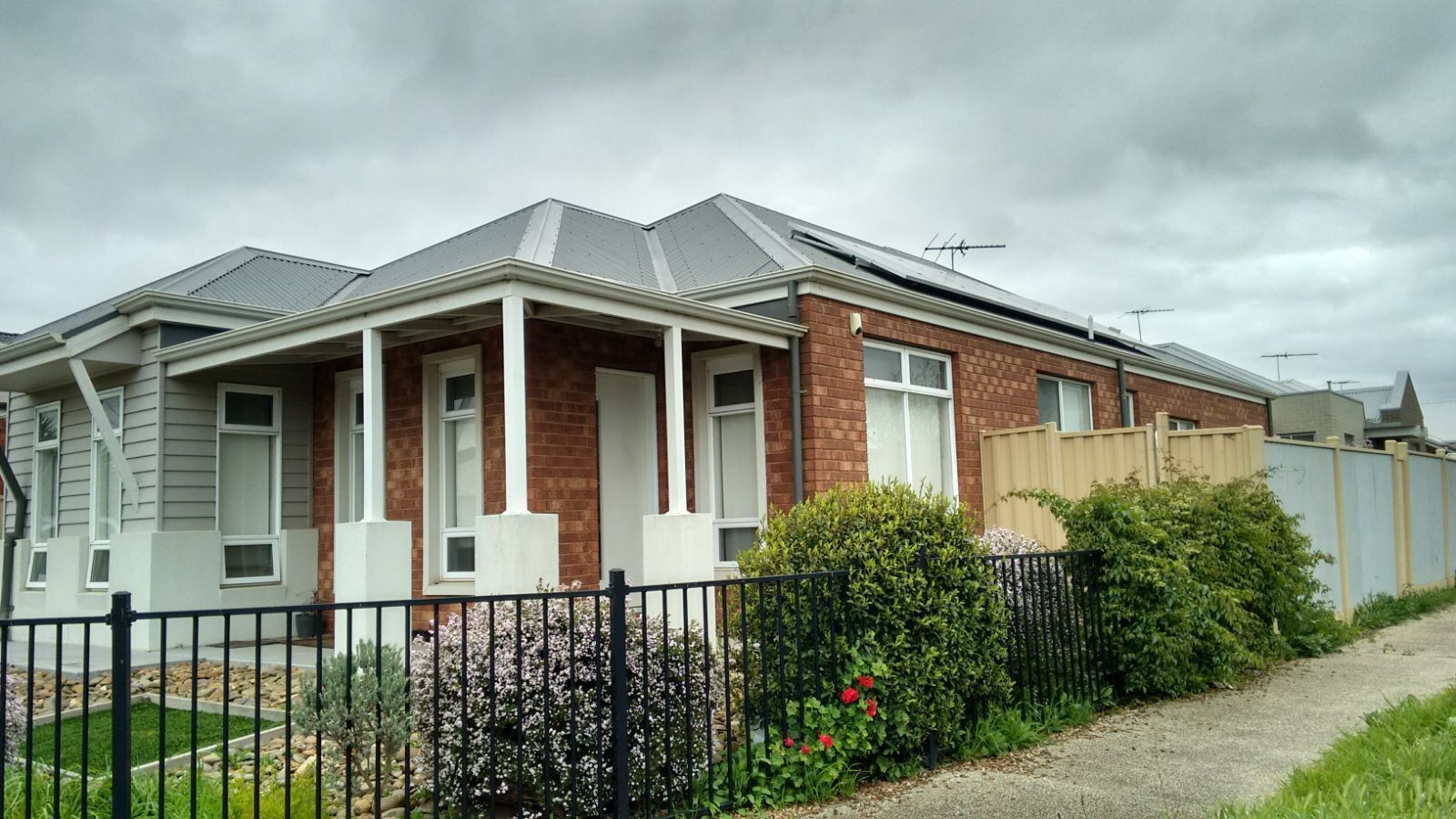2 bedrooms House in 7 Tumbalong Street CAROLINE SPRINGS VIC, 3023