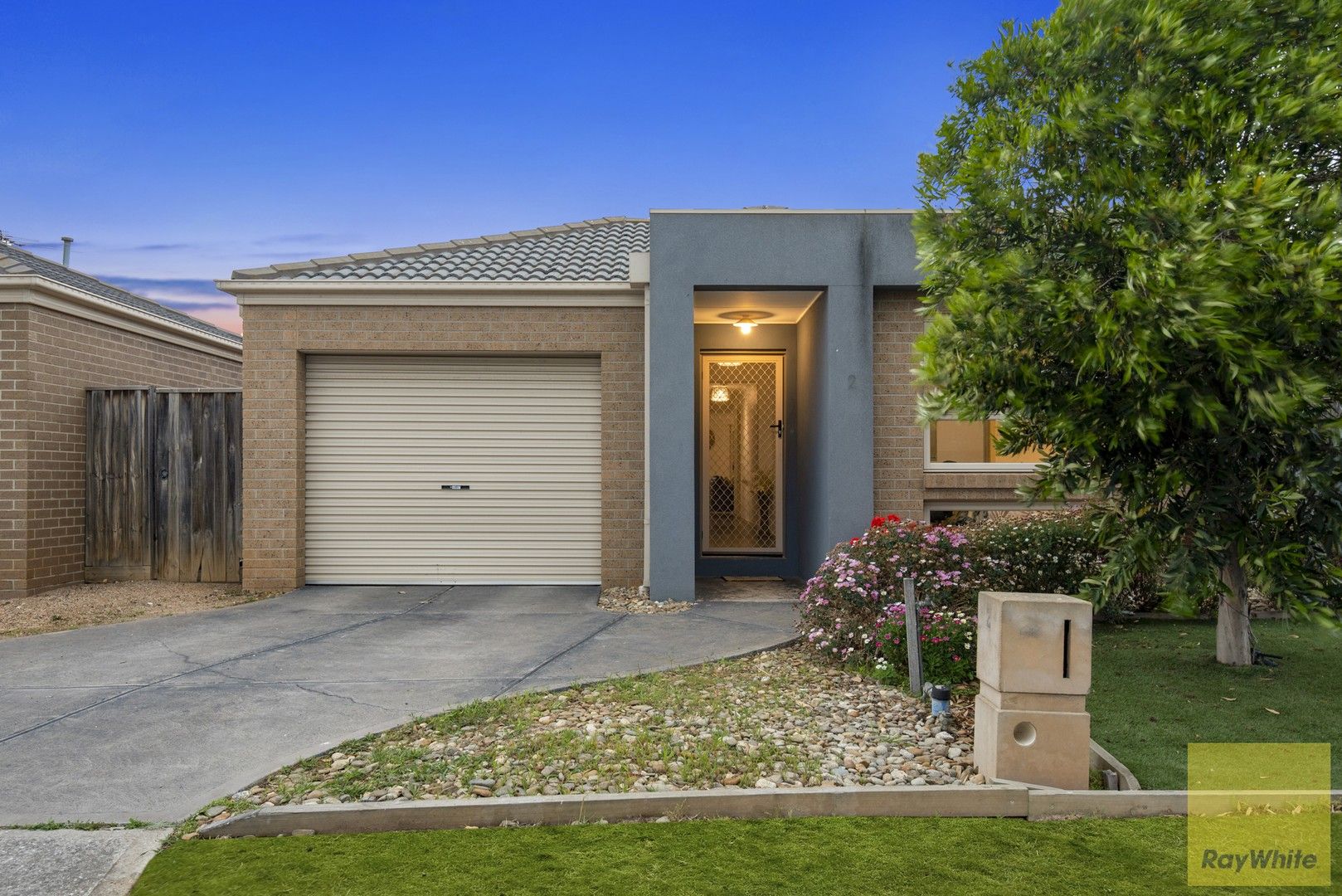 3 bedrooms House in 2 Khan Court TRUGANINA VIC, 3029