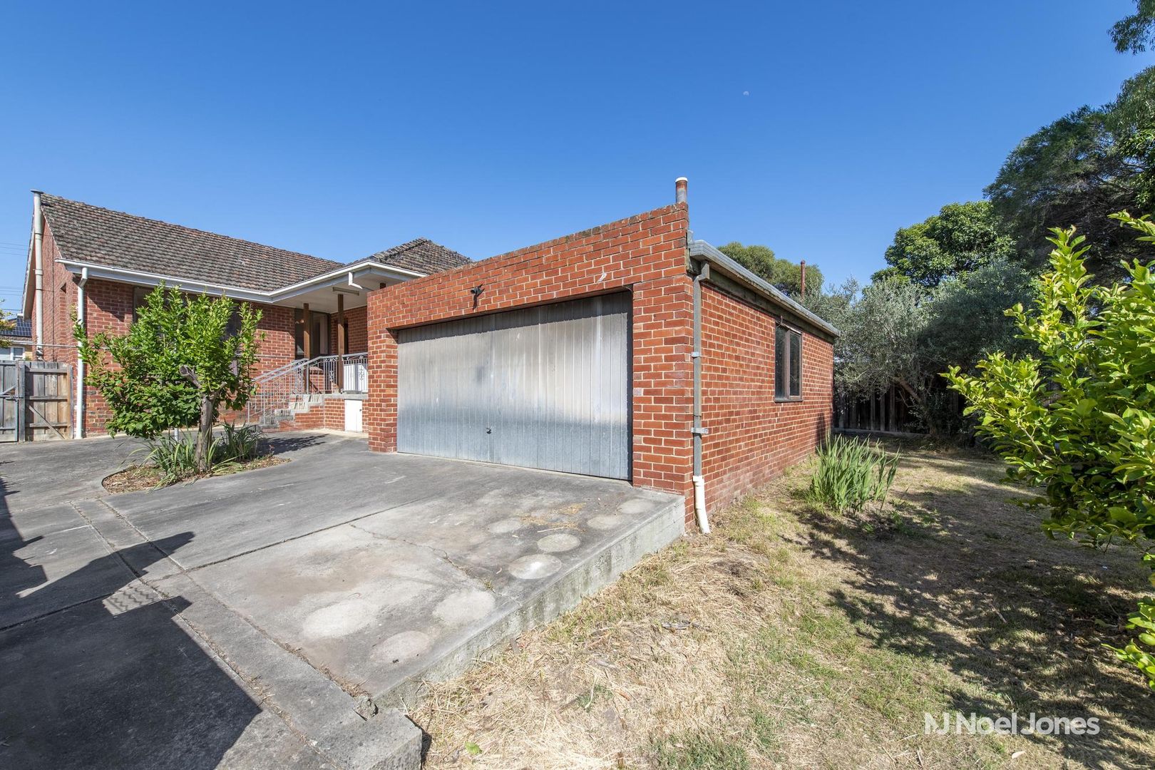 127 Woodhouse Grove, Box Hill North VIC 3129, Image 2