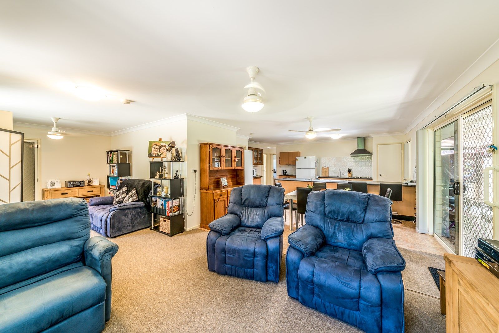 2/2 Middle Park Court, Coes Creek QLD 4560, Image 2