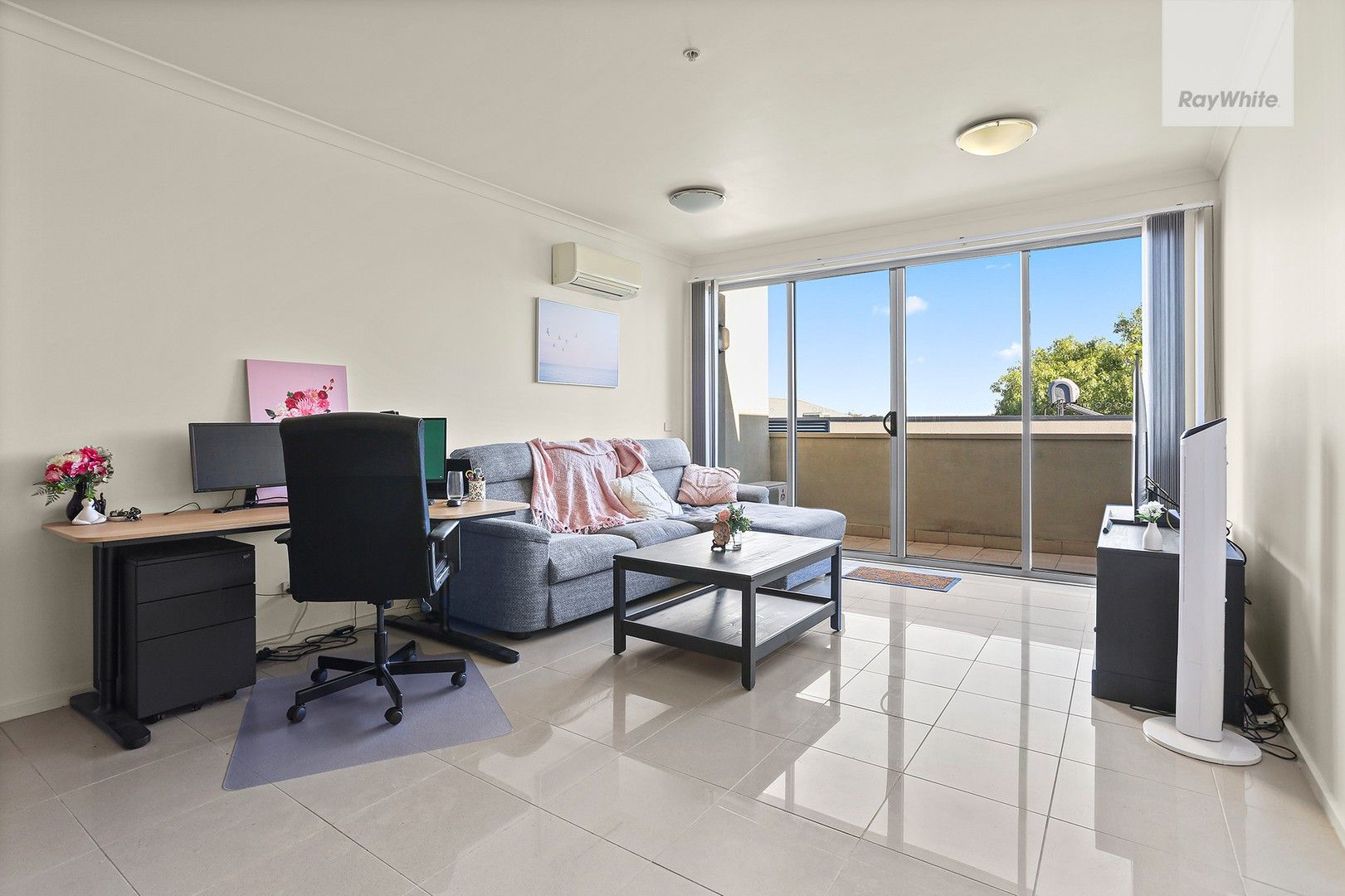 2 bedrooms Apartment / Unit / Flat in 305/5 Wardens Walk COBURG VIC, 3058
