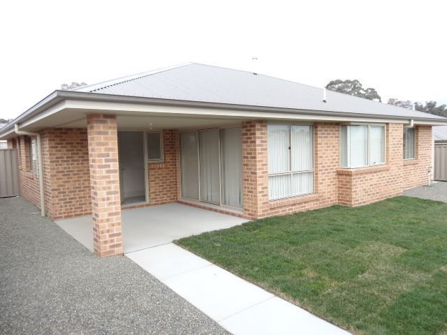 3 bedrooms Townhouse in 1/11 McKenna Avenue YASS NSW, 2582