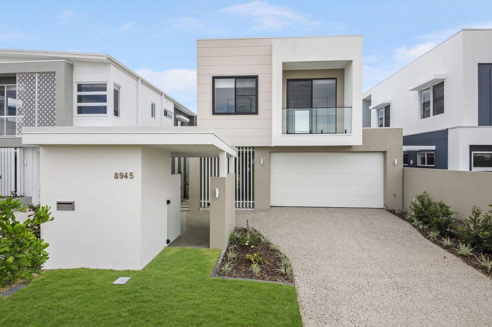 5 bedrooms House in 8945 The Point Drive HOPE ISLAND QLD, 4212