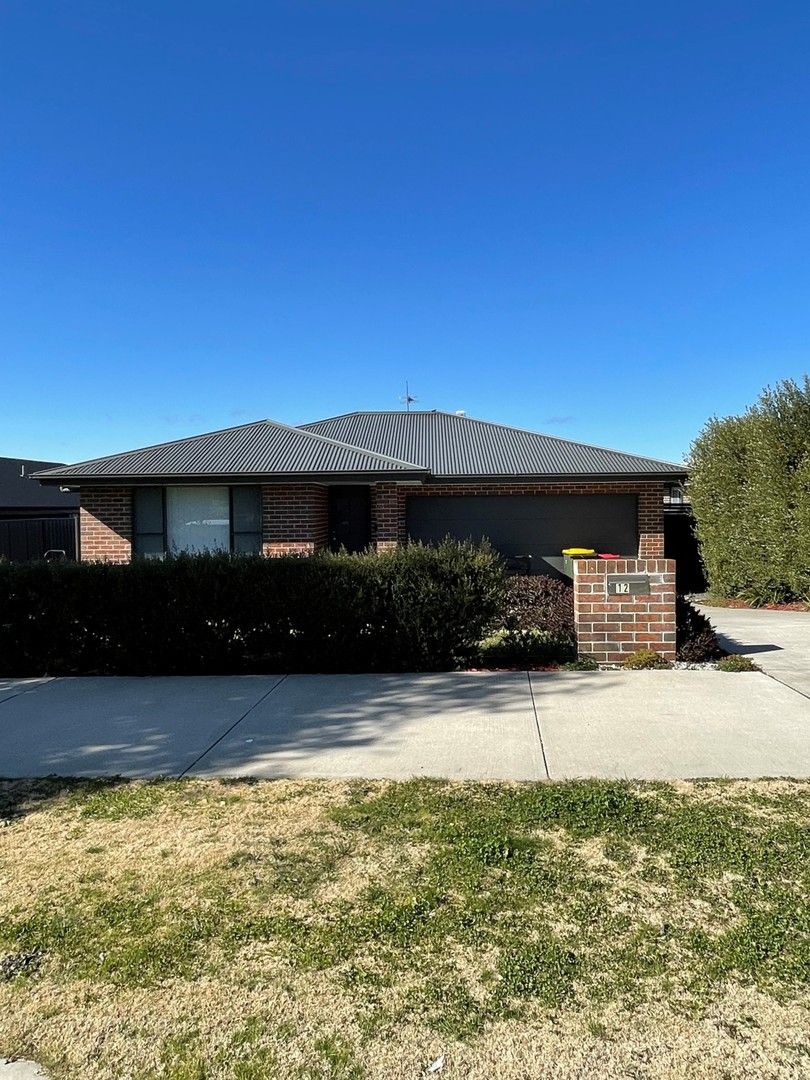 4 bedrooms House in 12 Brooklands Circuit GOULBURN NSW, 2580