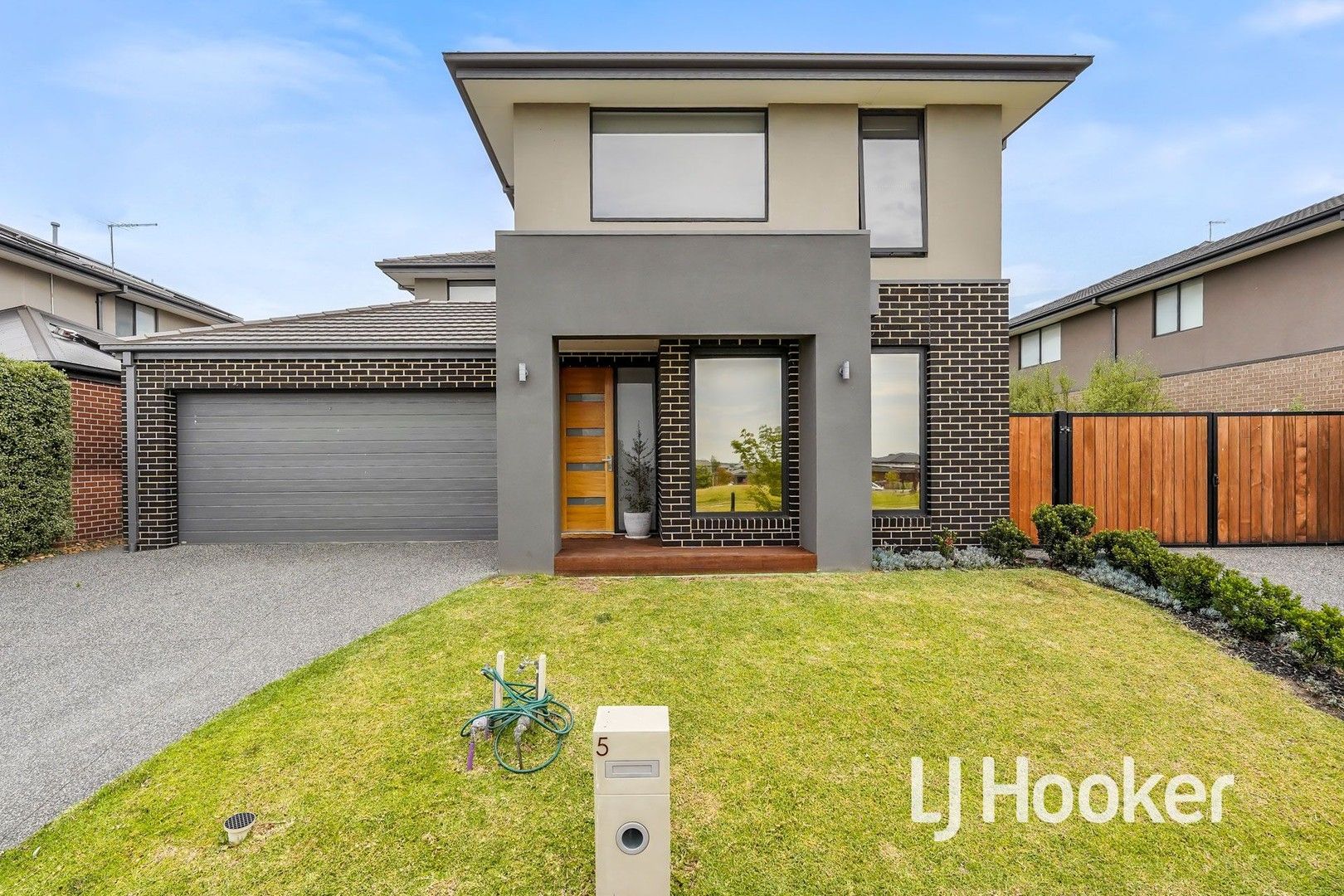 5 Medlow Way, Clyde North VIC 3978 House For Rent 600 Domain