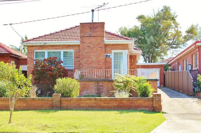 11 Midlothian Avenue, Beverly Hills NSW 2209, Image 0