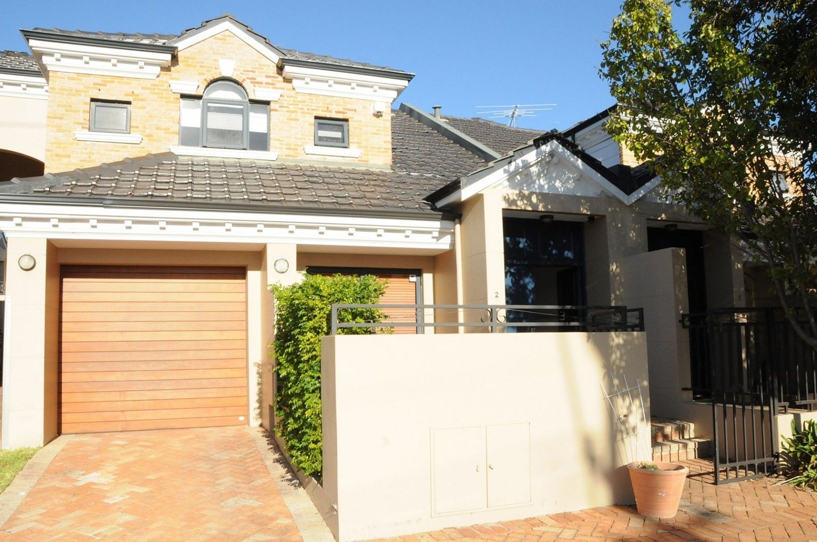 3 bedrooms Townhouse in Unit 2/10-14 Kimberley St WEST LEEDERVILLE WA, 6007