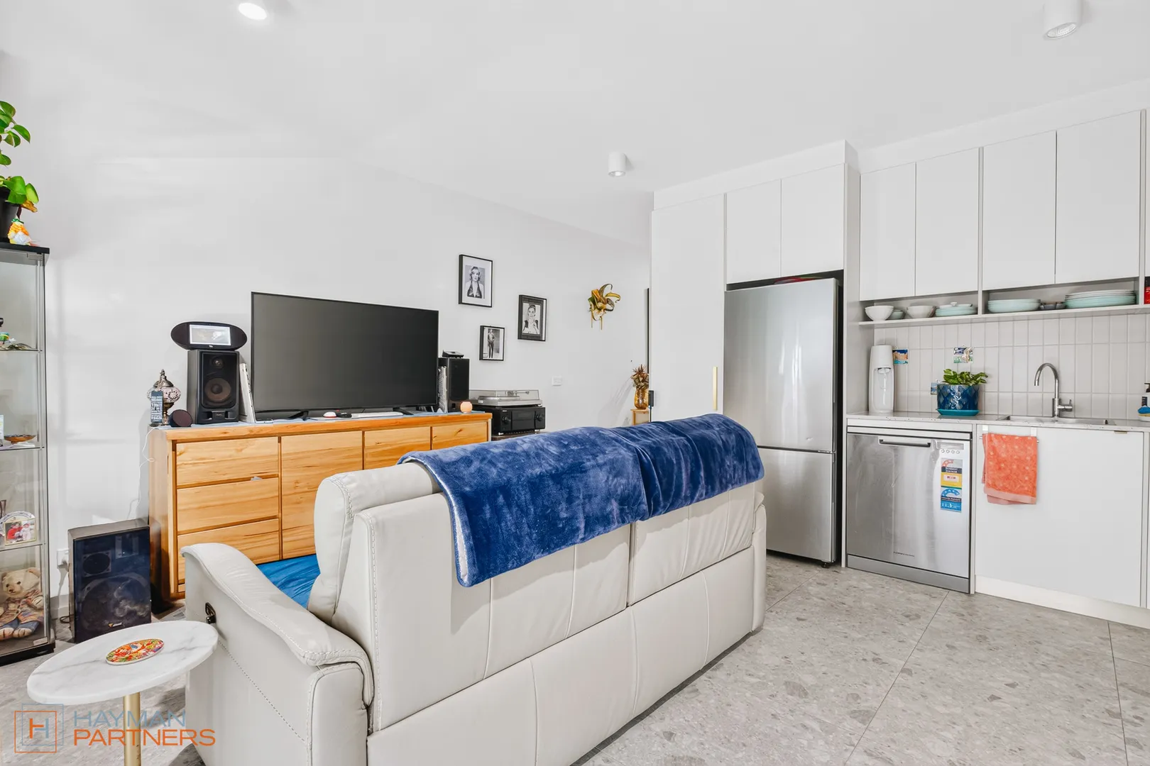 Stylish Ground Floor Living in Denman Prospect - View 6