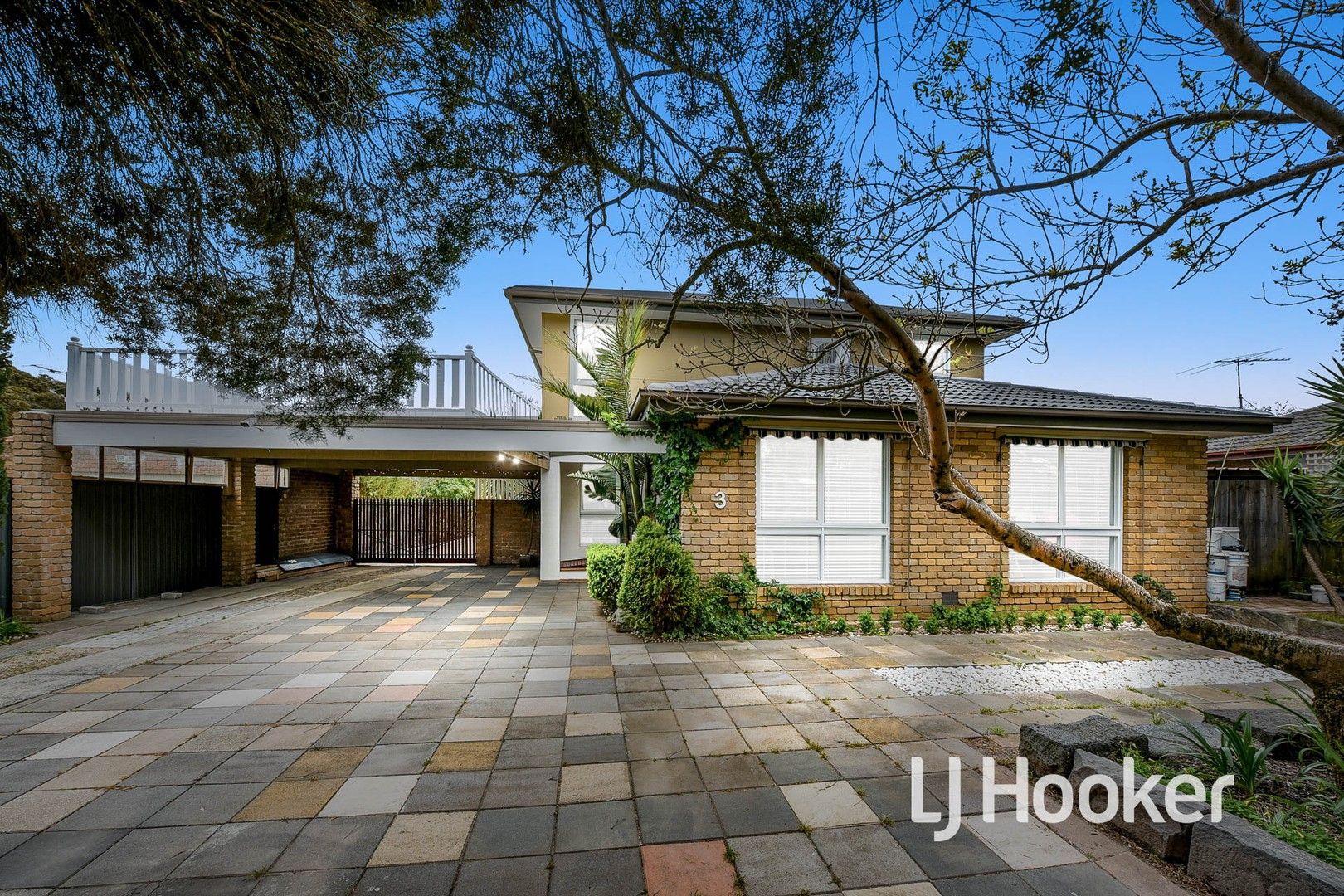 5 bedrooms House in 3 Oaktree Drive HAMPTON PARK VIC, 3976