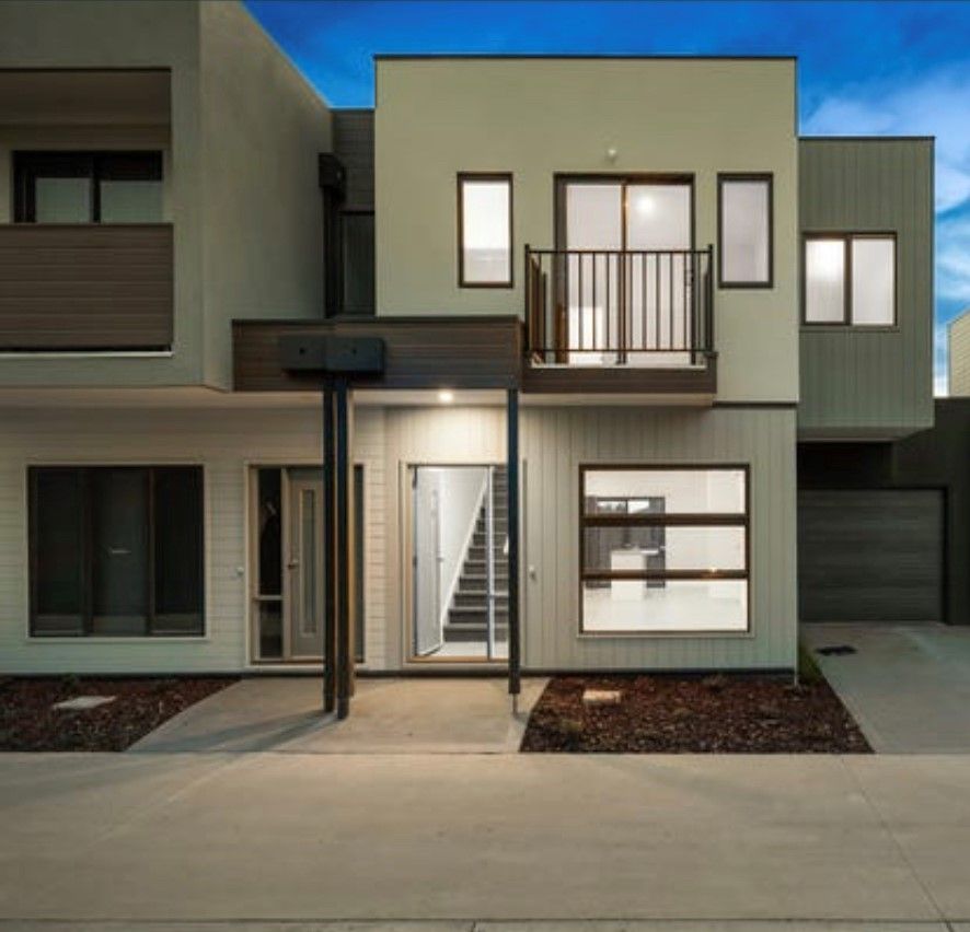 3 bedrooms Townhouse in 8 Cassius Circuit CRANBOURNE NORTH VIC, 3977
