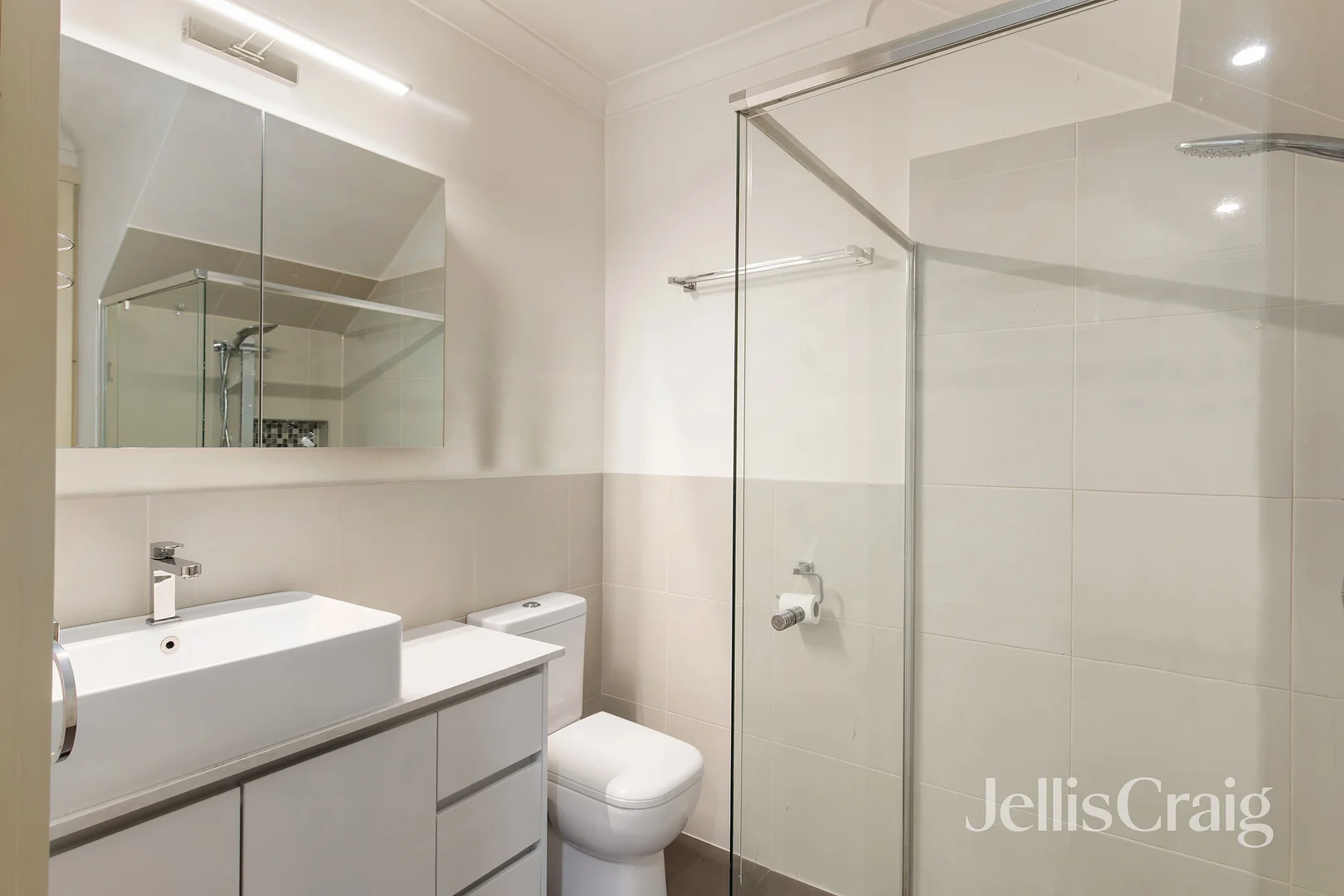2/11 Nevin Parade, Viewbank VIC 3084 - Townhouse For Rent | Domain