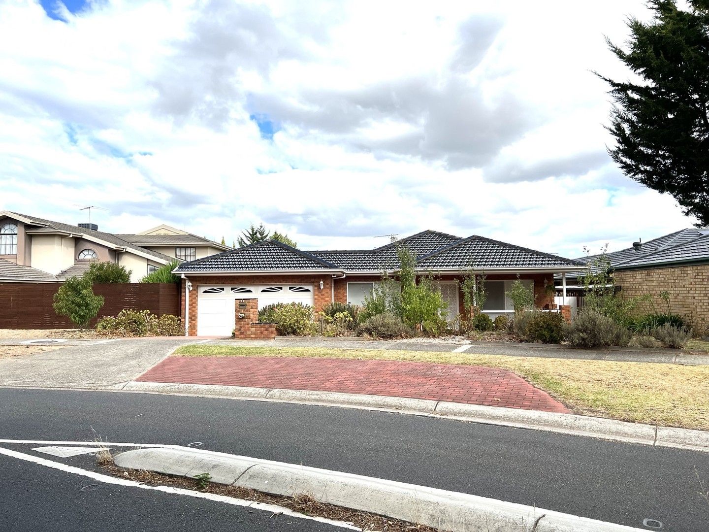 4 bedrooms House in 23 Perceval Crescent TAYLORS LAKES VIC, 3038