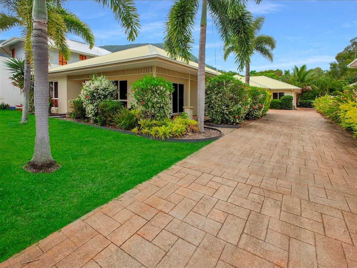 6 bedrooms House in 1&2/60 Cedar Road PALM COVE QLD, 4879
