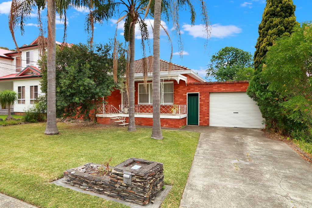 17 Laundess Avenue, Panania NSW 2213, Image 2