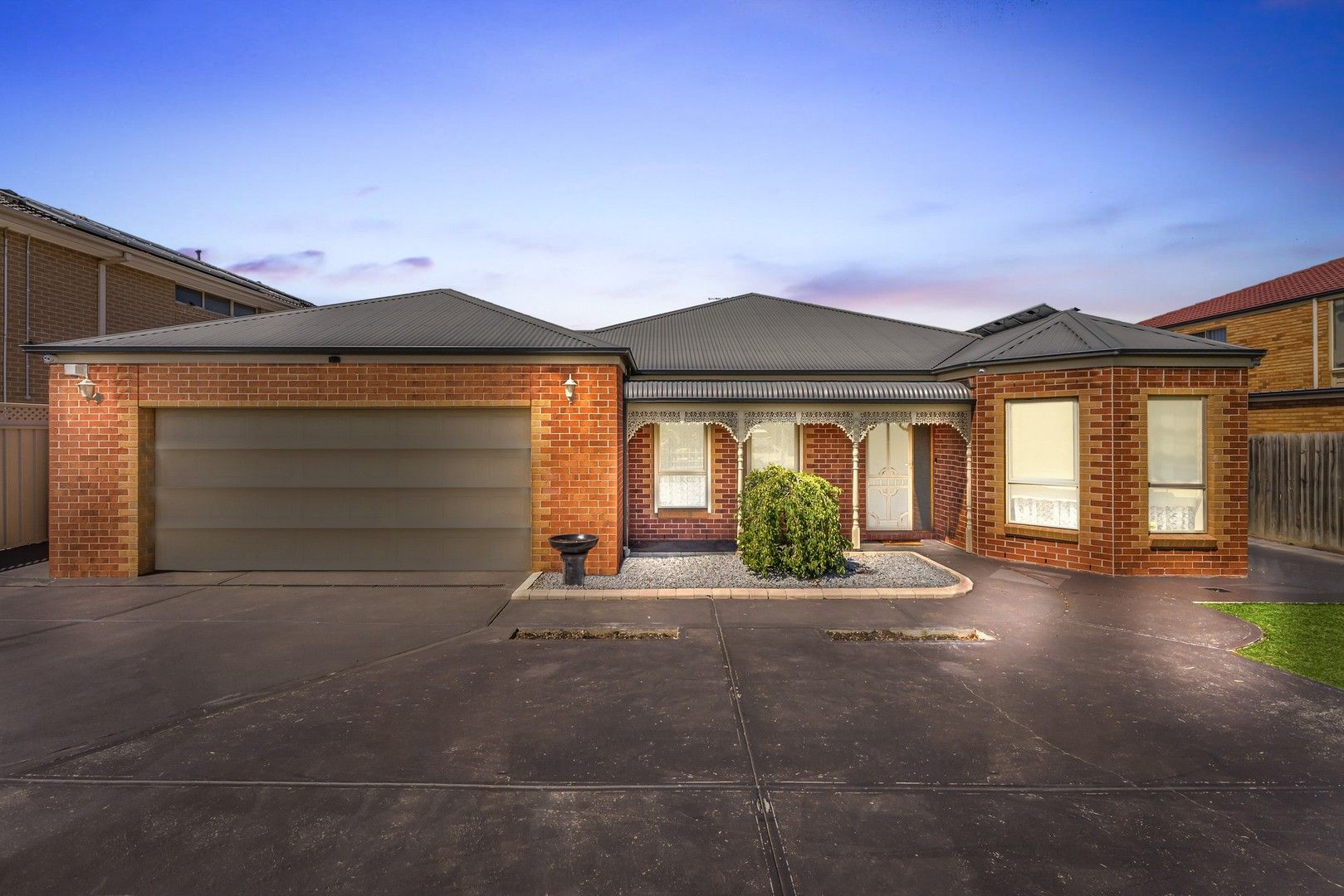 4 bedrooms House in 11 Woollahra Parade TAYLORS HILL VIC, 3037