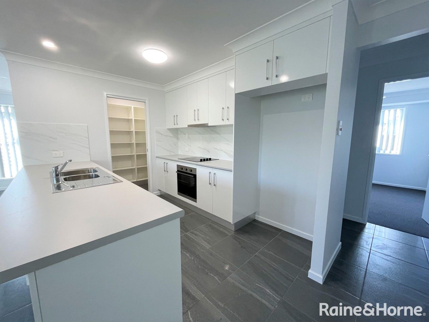 4 bedrooms House in 3B Chantilly Street URANGAN QLD, 4655