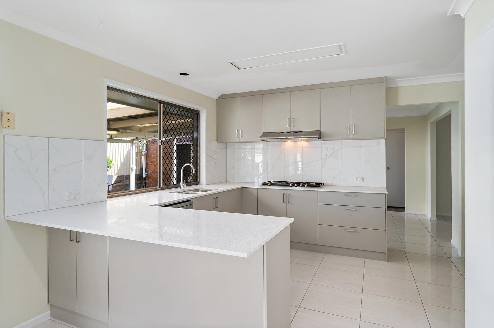 4 bedrooms House in 241 Wecker Road MANSFIELD QLD, 4122