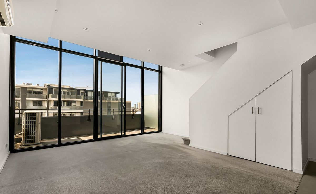 2 bedrooms Apartment / Unit / Flat in 910/57 Bay Street PORT MELBOURNE VIC, 3207