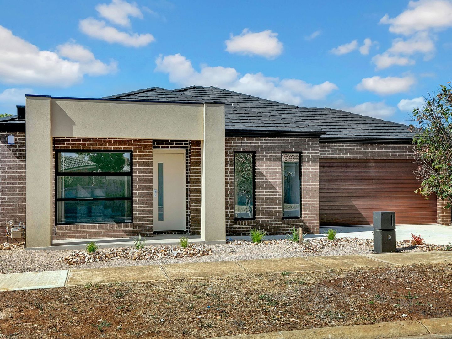 100 Dunvegan Drive, Kurunjang Property History & Address Research