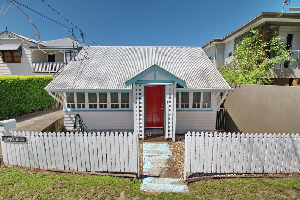 2 bedrooms House in 30 Oakley Street MANLY QLD, 4179