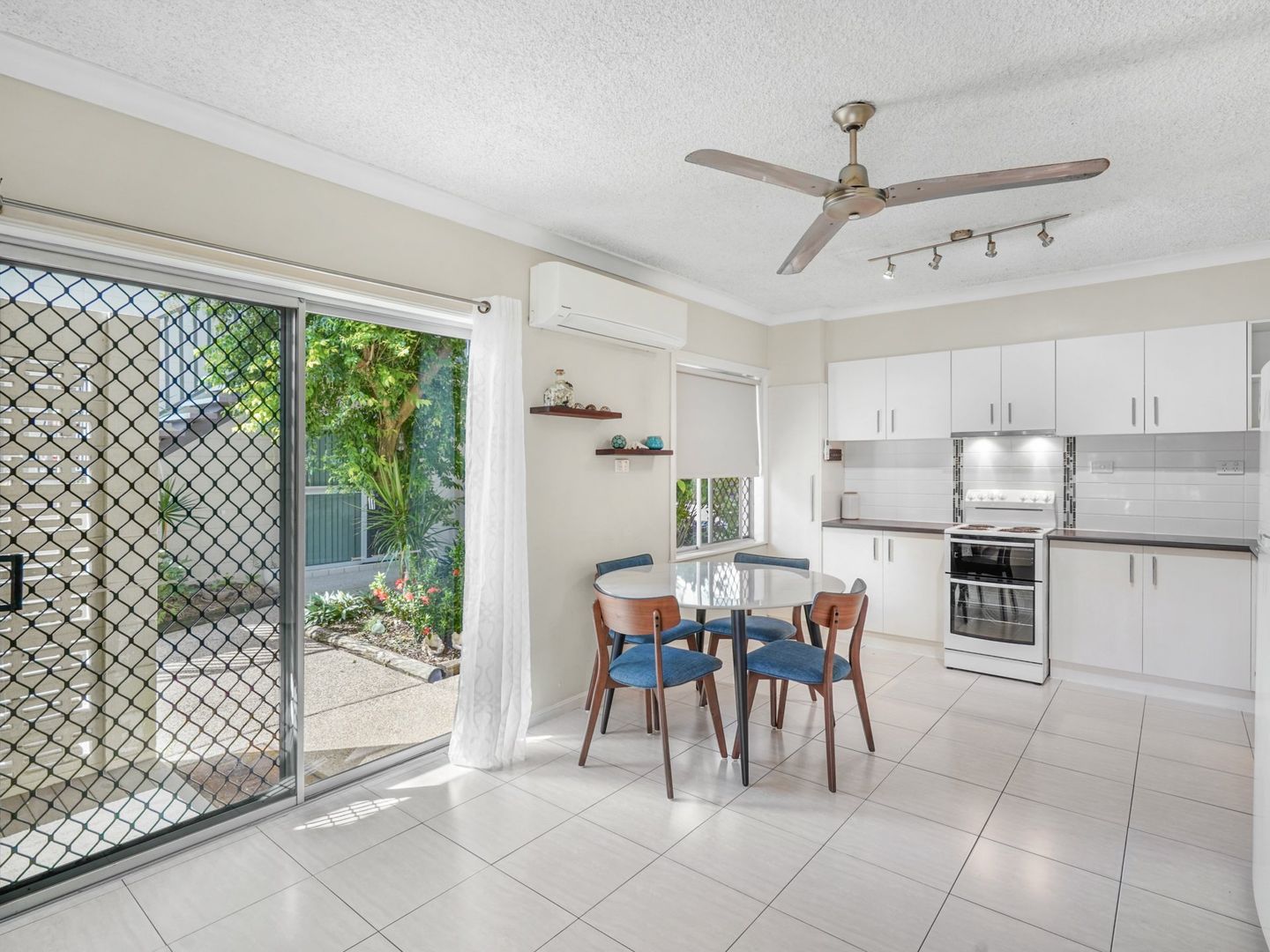 2/281 Lake Street, Cairns North QLD 4870, Image 1