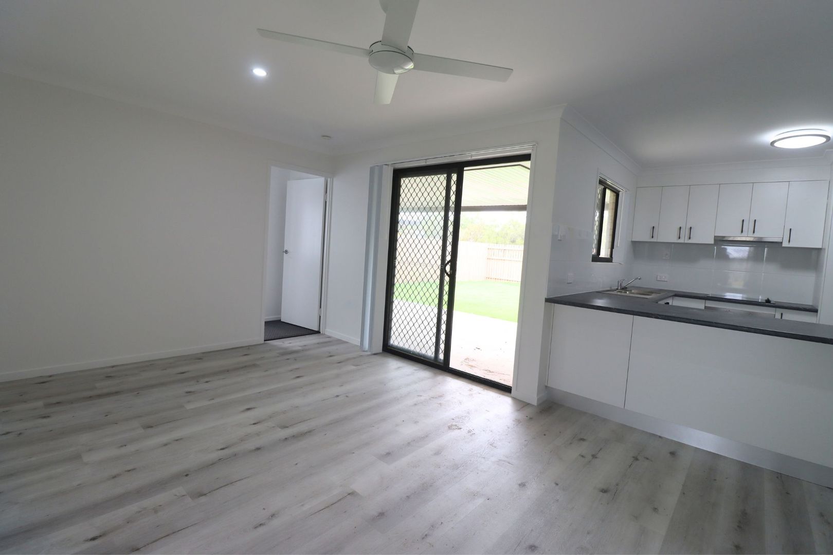 12 Galway Cct, Eli Waters QLD 4655, Image 2