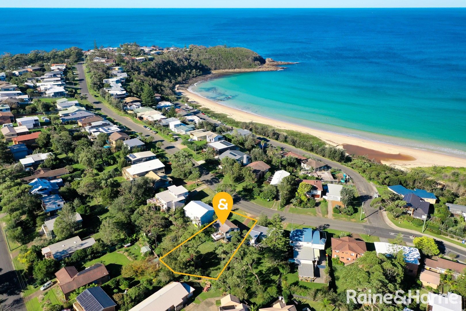 4 bedrooms House in 119 Mitchell Parade MOLLYMOOK BEACH NSW, 2539