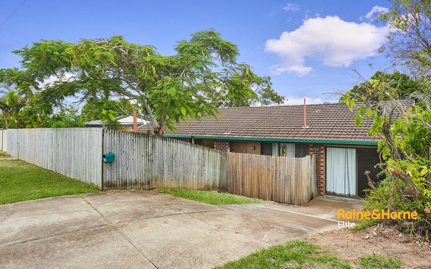 24 McCowan Street, Ashmore QLD 4214 House For Rent 750 Domain