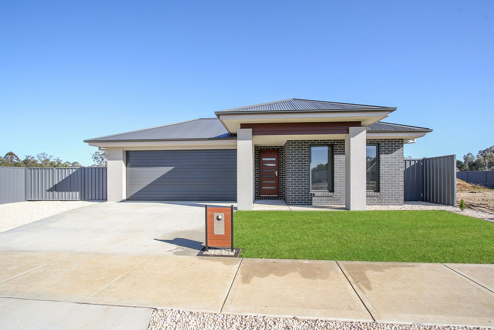 4 bedrooms House in 9 Swansea Court THURGOONA NSW, 2640