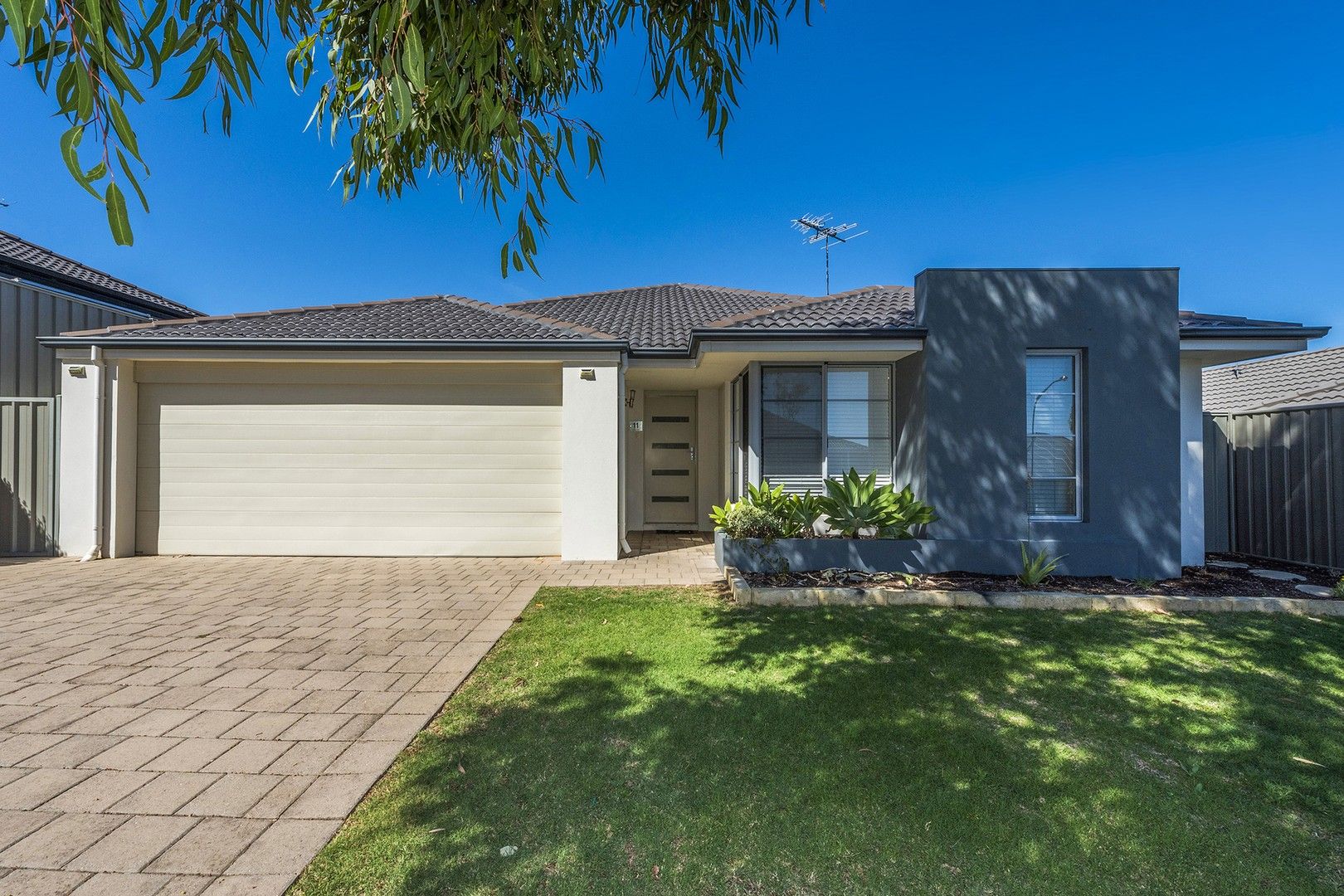 4 bedrooms House in 11 Hurn Rise WELLARD WA, 6170