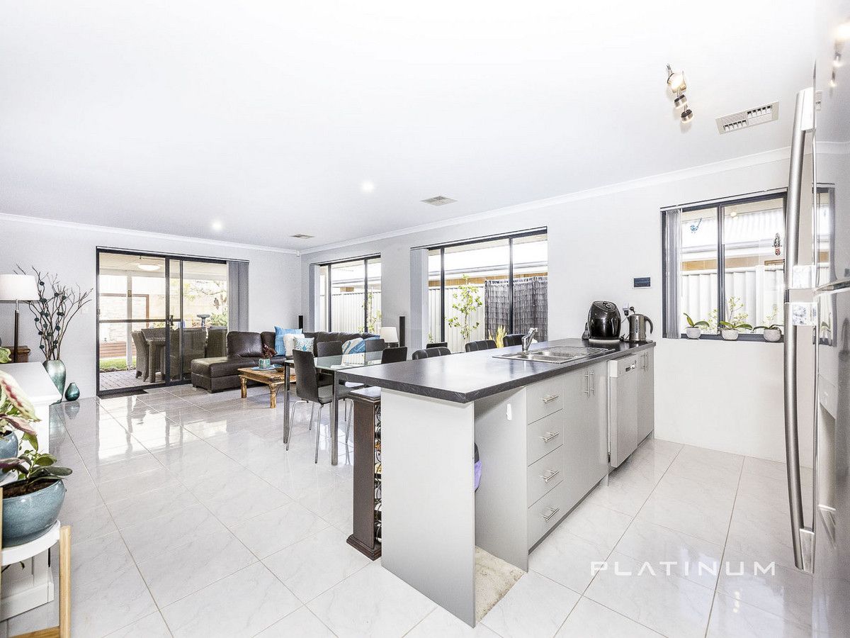 4 bedrooms House in 5 Paymaster Way ALKIMOS WA, 6038