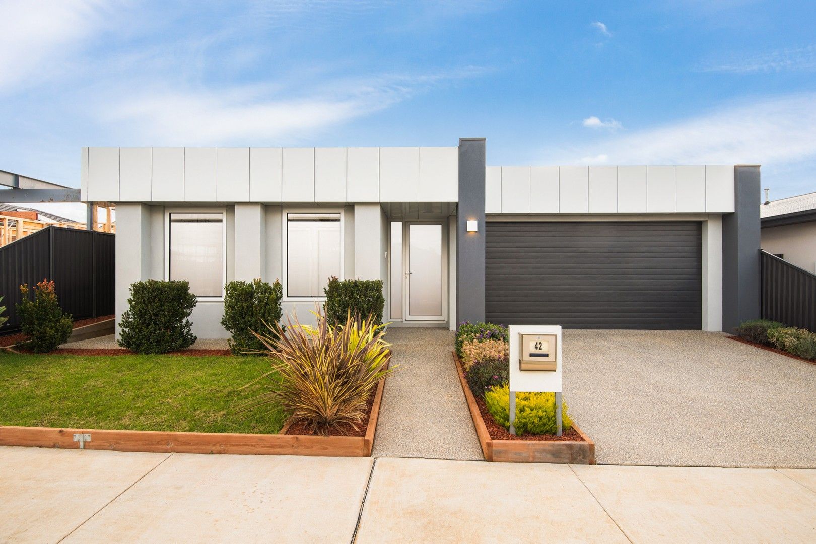 4 bedrooms House in 42 Thornton Avenue ST LEONARDS VIC, 3223