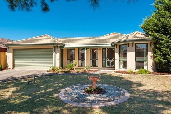 4 bedrooms House in 5 Taunton Place CRAIGIEBURN VIC, 3064