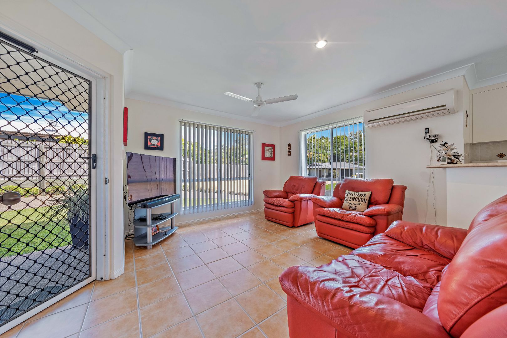 1/20 Banksia Court, Cannonvale QLD 4802, Image 2