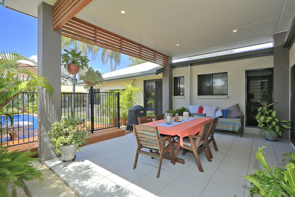 2/5 Gordon Street, Torquay QLD 4655, Image 1