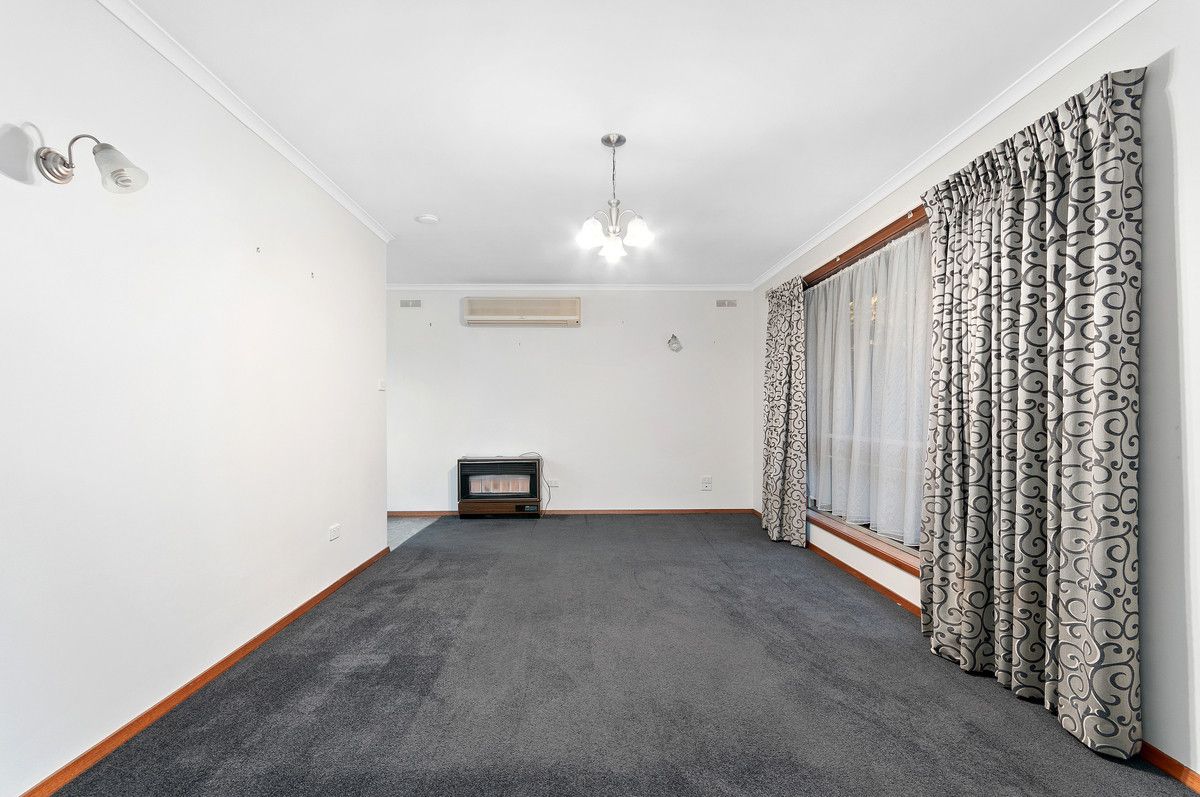 24 Frances Court, Sale VIC 3850, Image 2