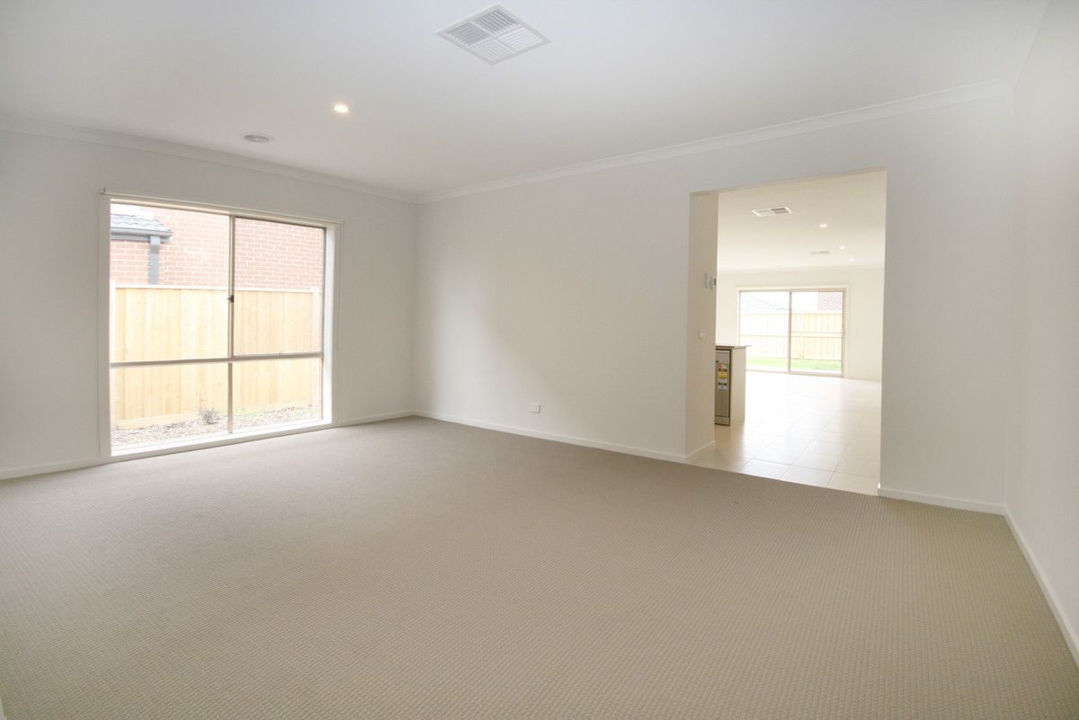 104 Stanley Road, Keysborough VIC 3173, Image 2