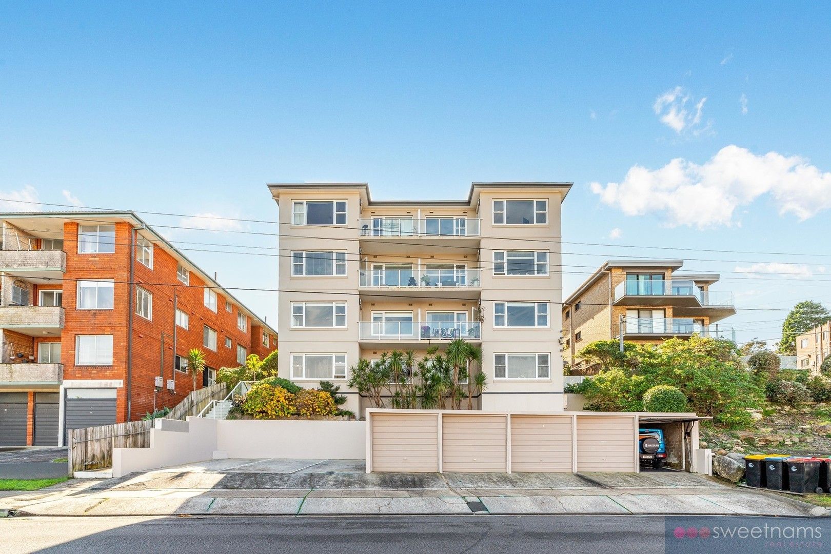 2 bedrooms Apartment / Unit / Flat in 3/53 Queenscliff Road QUEENSCLIFF NSW, 2096