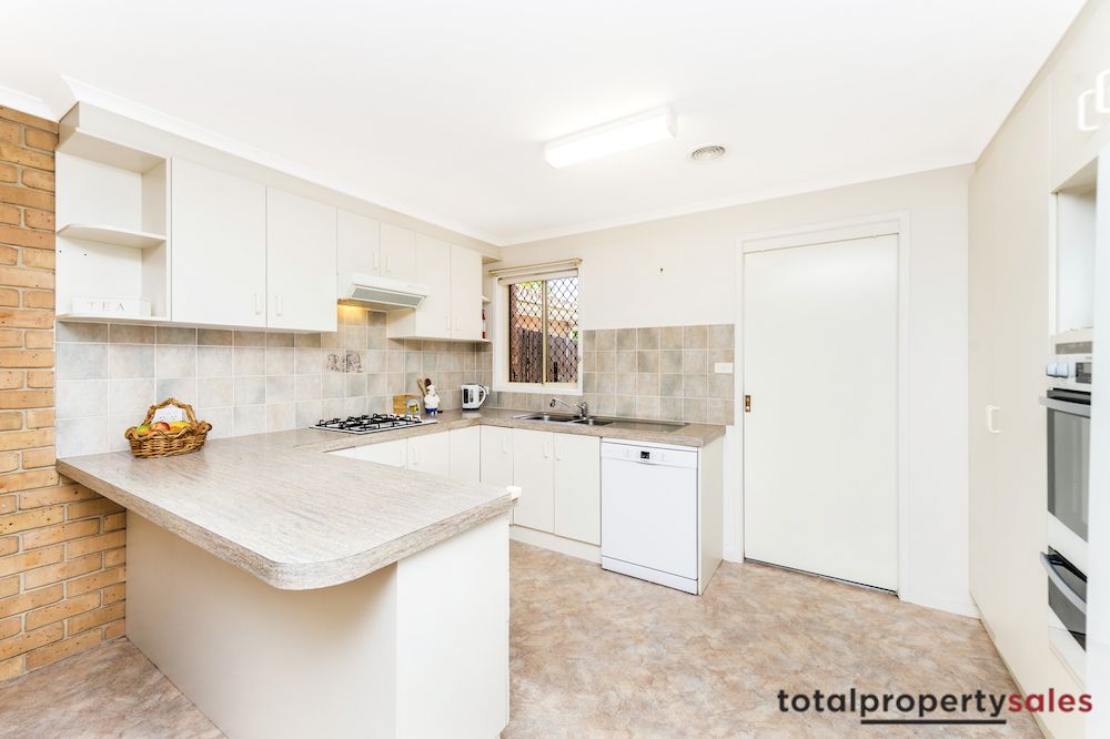 6 Thornhill Crescent, Dunlop ACT 2615, Image 2