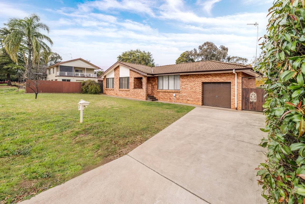 Picture of 35 Coral Crescent, DUBBO NSW 2830